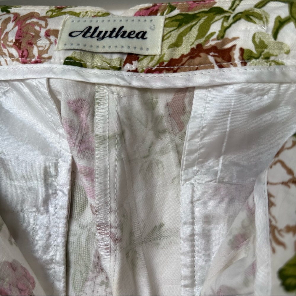 Alythea Floral Patterned Garment - Picture 6 of 9
